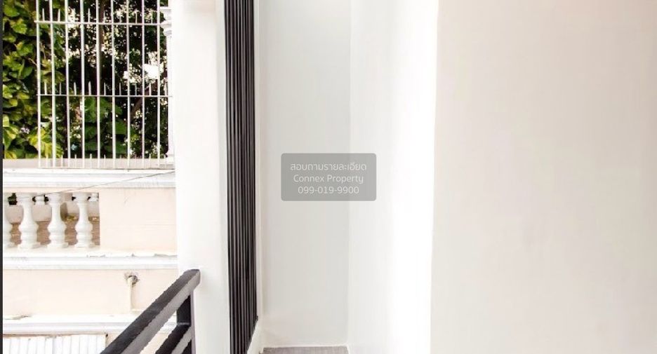 Casa adosada en venta de 4 habitaciones en Bang Kapi, Bangkok