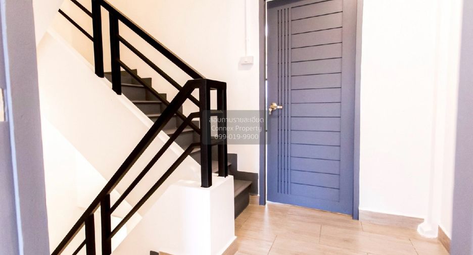 Casa adosada en venta de 4 habitaciones en Bang Kapi, Bangkok