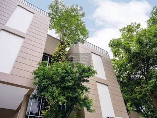 Продажа 5 спальни таунхаус в Тхон Бури, Бангкок