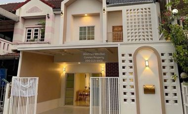 À vendre 4 chambres maison de ville à San Sai, Chiang Mai