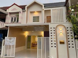 À vendre 4 chambres maison de ville à San Sai, Chiang Mai