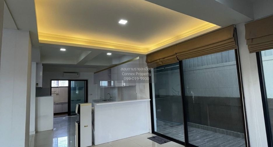 Casa adosada en venta de 4 habitaciones en Lam Luk Ka, Pathum Thani