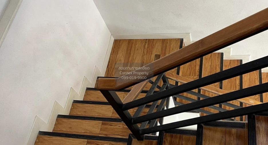Casa adosada en venta de 4 habitaciones en Lam Luk Ka, Pathum Thani