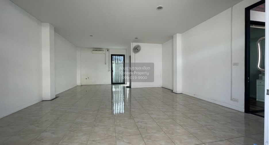 Casa adosada en venta de 4 habitaciones en Lam Luk Ka, Pathum Thani
