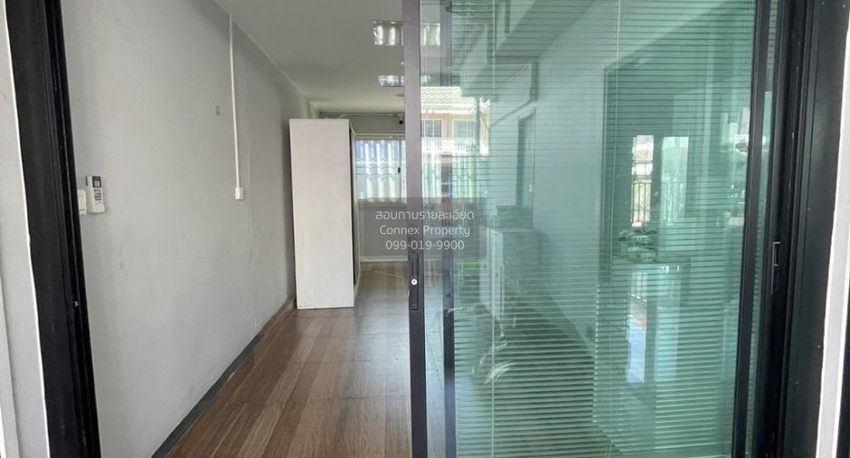 Casa adosada en venta de 4 habitaciones en Lam Luk Ka, Pathum Thani