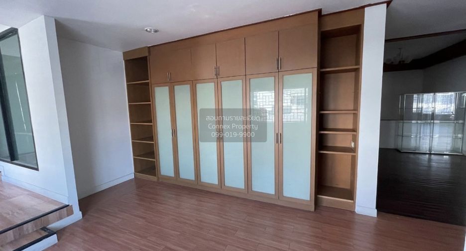Casa adosada en venta de 4 habitaciones en Lam Luk Ka, Pathum Thani