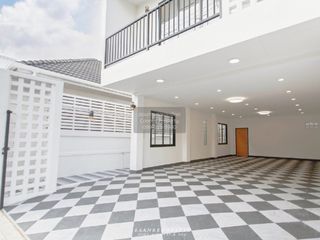 Casa en venta de 7 habitaciones en Huai Khwang, Bangkok