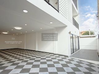 Casa en venta de 7 habitaciones en Huai Khwang, Bangkok