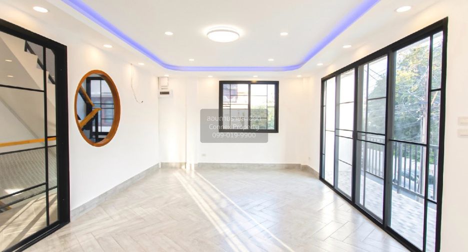 出售 7 卧室 独立屋 在 Huai Khwang, 曼谷