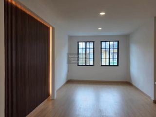 For sale 3 ベッドルーム retail Space in Thung Khru, Bangkok