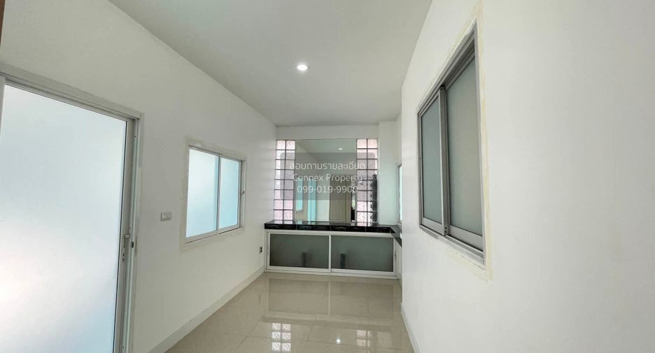À vendre 4 chambres maison à Lat Phrao, Bangkok