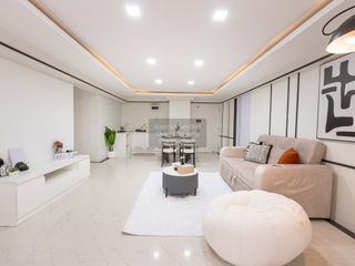 À vendre 2 chambres condo à Bang Na, Bangkok