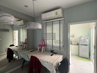 Casa adosada en venta de 4 habitaciones en Mueang Pathum Thani, Pathum Thani