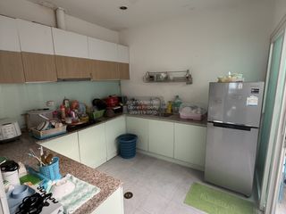 Casa adosada en venta de 4 habitaciones en Mueang Pathum Thani, Pathum Thani