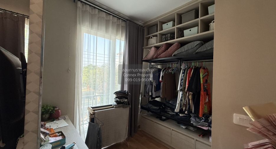 For sale 4 bedrooms townhouse in Mueang Pathum Thani, Pathum Thani