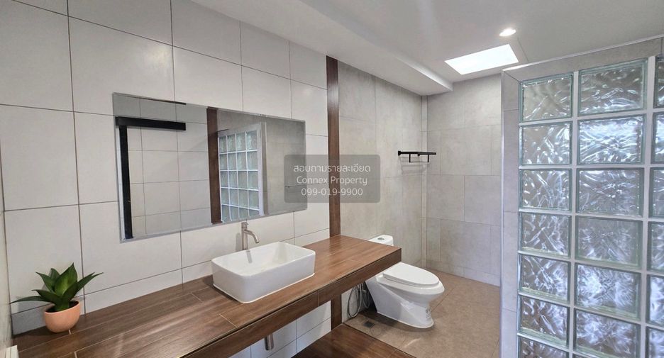 Reihenhaus zum Kauf mit 3 Zimmer in Phra Khanong, Bangkok