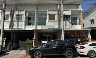 À vendre 3 chambres maison de ville à Nong Khaem, Bangkok