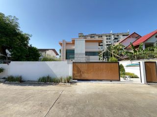 出售 4 卧室 独立屋 在 Lat Phrao, 曼谷