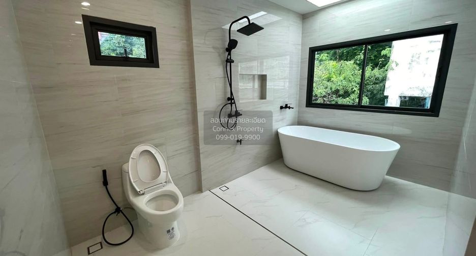Haus zum Kauf mit 4 Zimmer in Lat Phrao, Bangkok