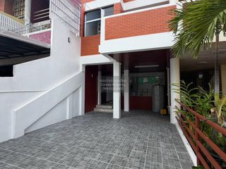 For sale 4 bedrooms townhouse in Din Daeng, Bangkok