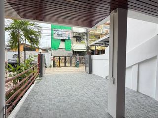 For sale 4 bedrooms townhouse in Din Daeng, Bangkok