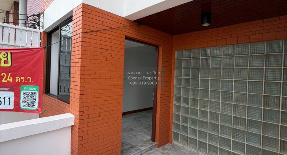 À vendre 4 chambres maison de ville à Din Daeng, Bangkok