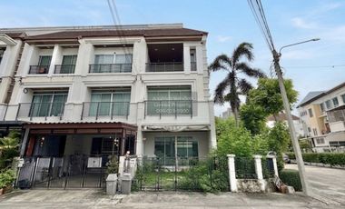 Reihenhaus zum Kauf mit 3 Zimmer in Chom Thong, Bangkok