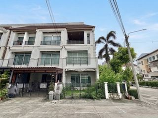 Reihenhaus zum Kauf mit 3 Zimmer in Chom Thong, Bangkok