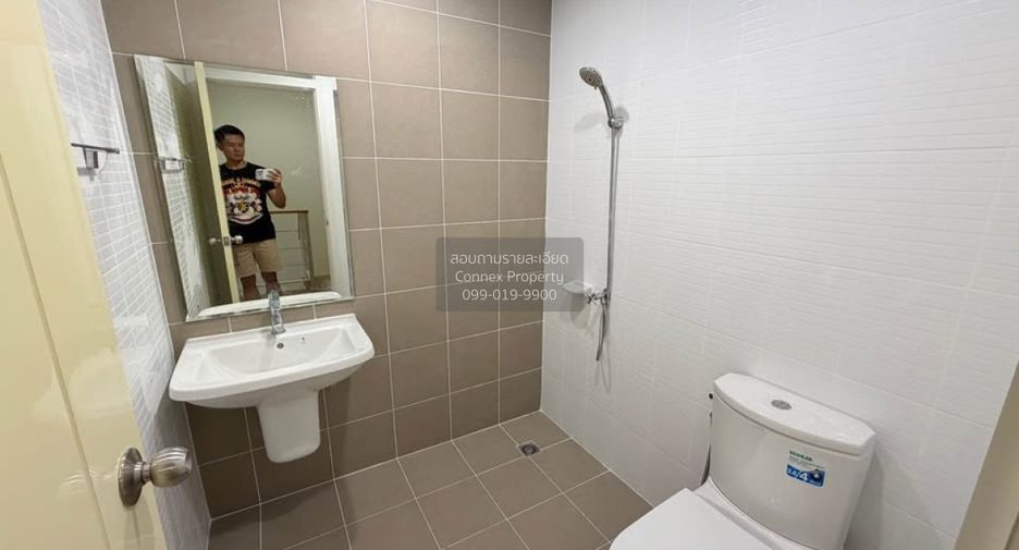 Casa adosada en venta de 3 habitaciones en Mueang Pathum Thani, Pathum Thani
