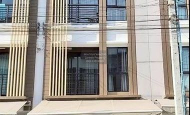À vendre 3 chambres maison de ville à Phasi Charoen, Bangkok