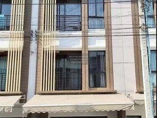 For sale 3 ベッドルーム townhouse in Phasi Charoen, Bangkok