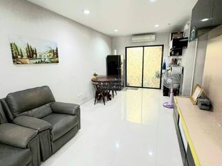 For sale 3 ベッドルーム townhouse in Phasi Charoen, Bangkok