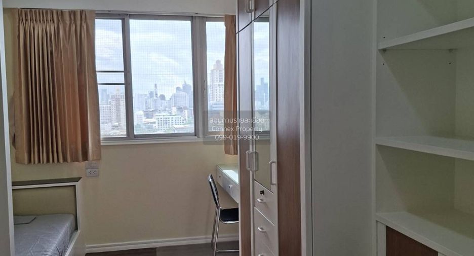 For rent 3 bedrooms condo in Watthana, Bangkok
