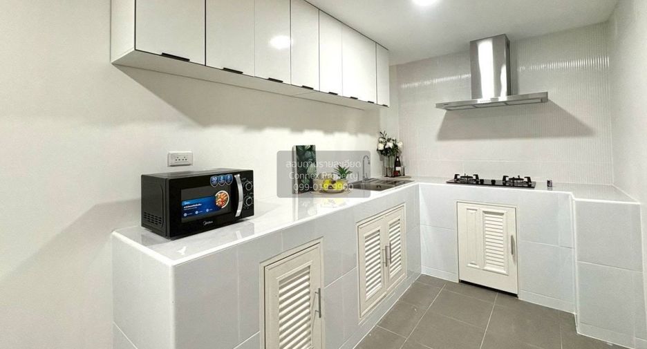 Haus zur Miete mit 4 Zimmer in Huai Khwang, Bangkok