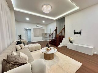 Haus zur Miete mit 4 Zimmer in Huai Khwang, Bangkok