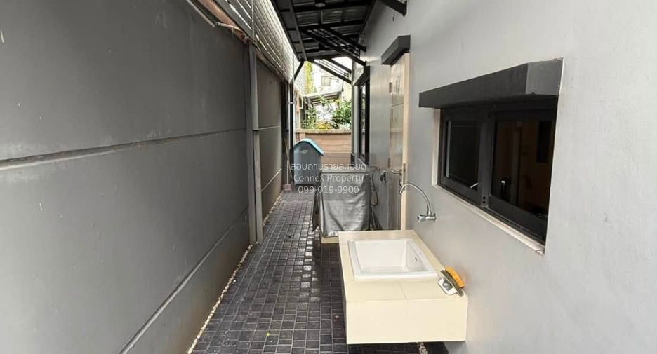 For rent 3 bedrooms house in Bang Kapi, Bangkok
