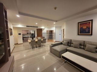 À louer 3 chambres condo à Huai Khwang, Bangkok