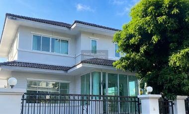 出租 3 卧室 独立屋 在 Phra Khanong, 曼谷
