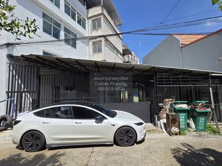 Haus zur Miete mit 3 Zimmer in Huai Khwang, Bangkok