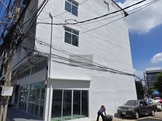 Haus zur Miete mit 3 Zimmer in Huai Khwang, Bangkok