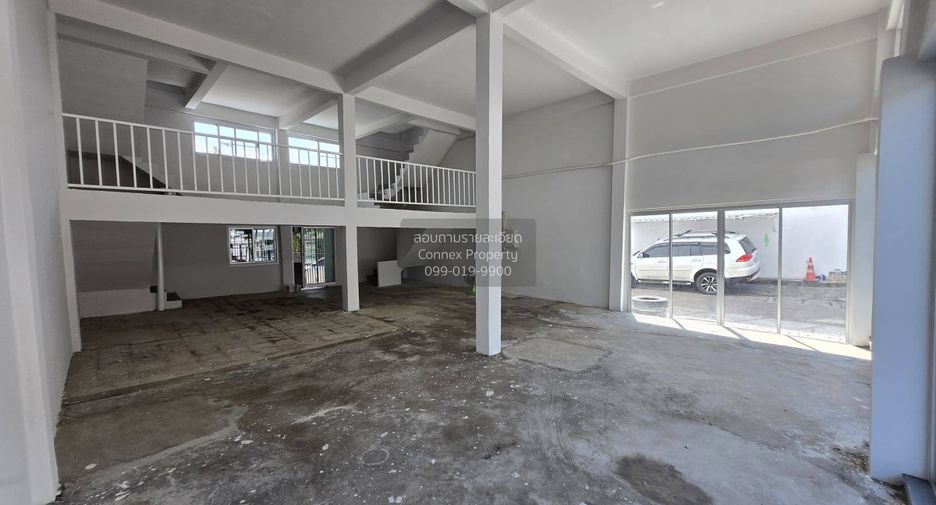 Haus zur Miete mit 3 Zimmer in Huai Khwang, Bangkok