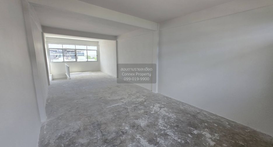 Haus zur Miete mit 3 Zimmer in Huai Khwang, Bangkok