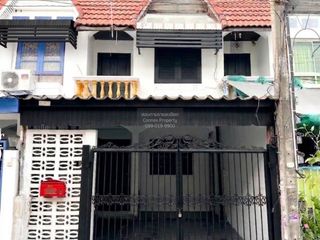 出租 3 卧室 联排别墅 在 Phra Khanong, 曼谷