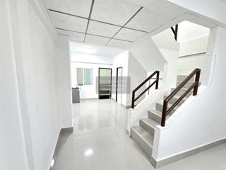 出租 3 卧室 联排别墅 在 Phra Khanong, 曼谷