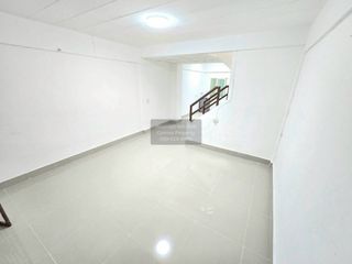 出租 3 卧室 联排别墅 在 Phra Khanong, 曼谷