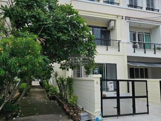 出租 3 卧室 联排别墅 在 Suan Luang, 曼谷