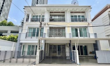 Reihenhaus zur Miete mit 4 Zimmer in Chom Thong, Bangkok