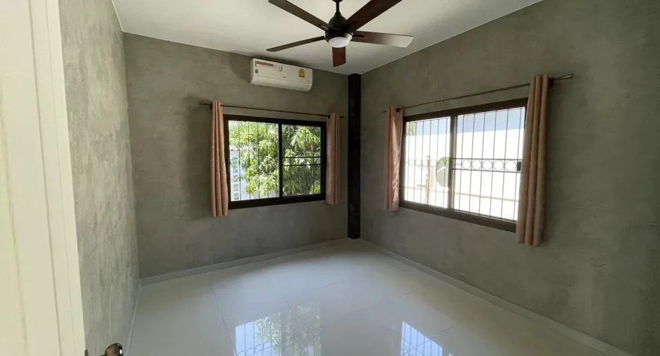 For sale 4 bedrooms villa in Cha Am, Phetchaburi