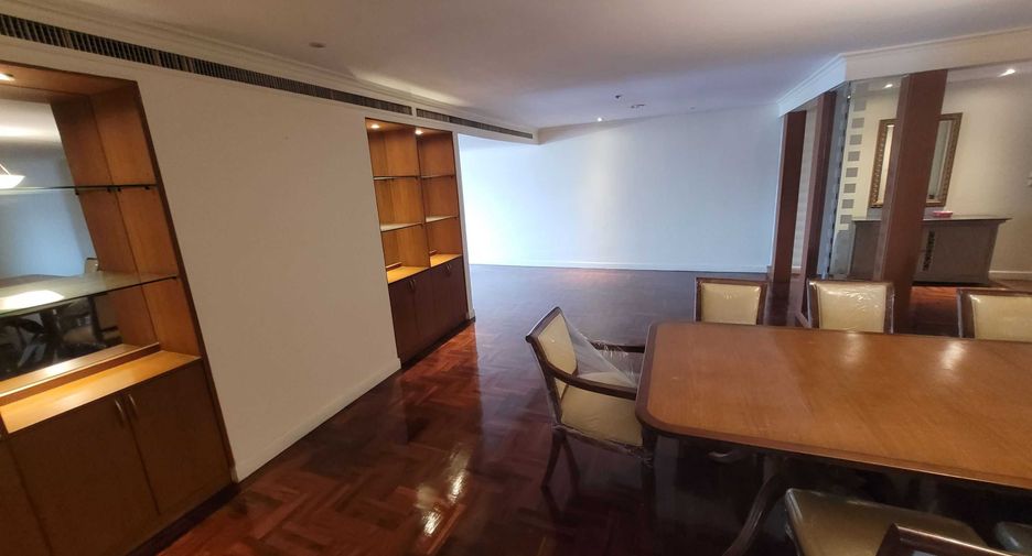 For rent 3 bedrooms condo in Watthana, Bangkok
