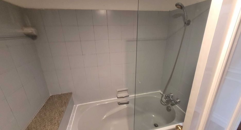 For rent 3 bedrooms condo in Watthana, Bangkok